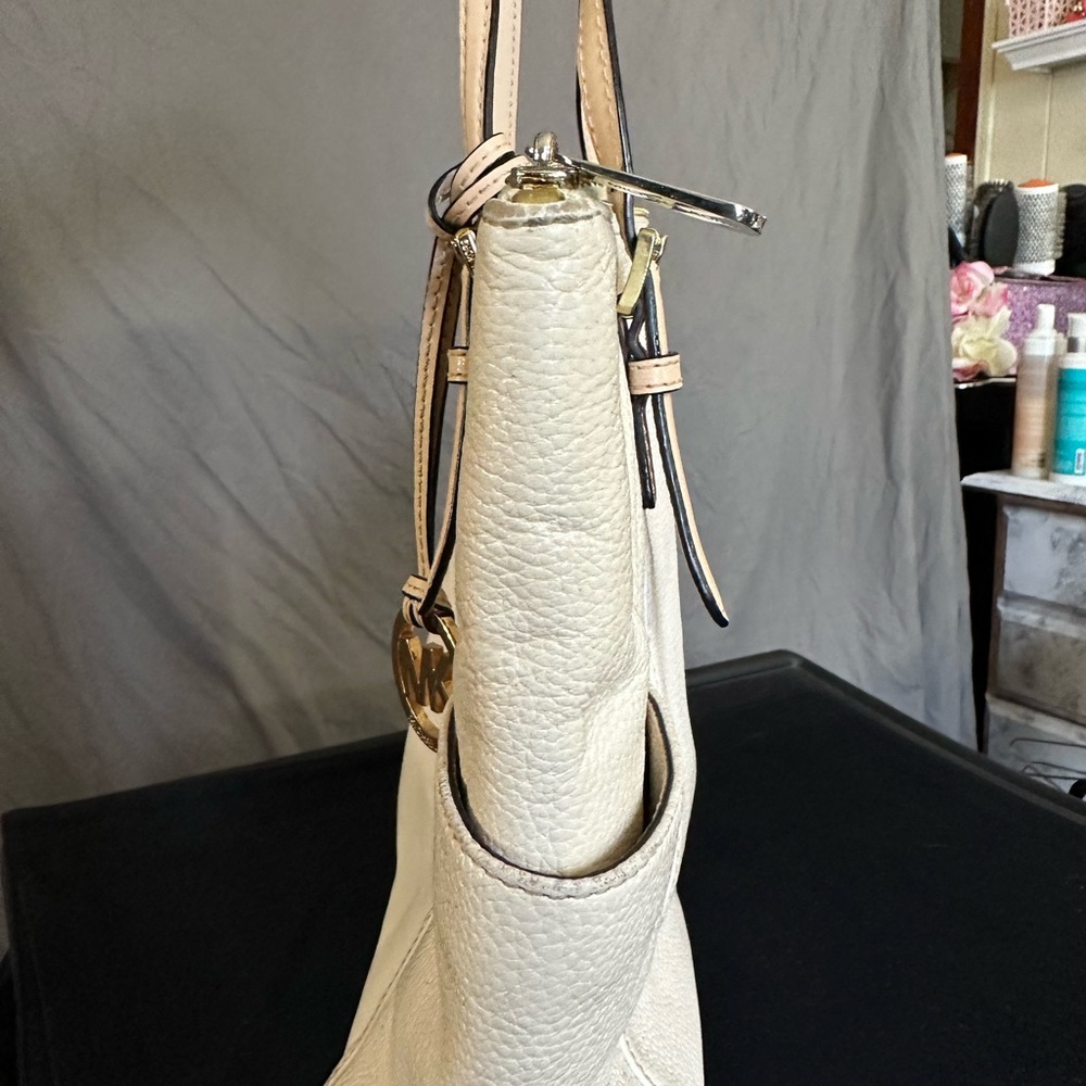 Michael Kors Creme Color Tote - Picture 4 of 10